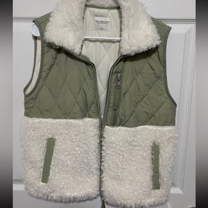 Abercrombie & Fitch Sherpa Vest